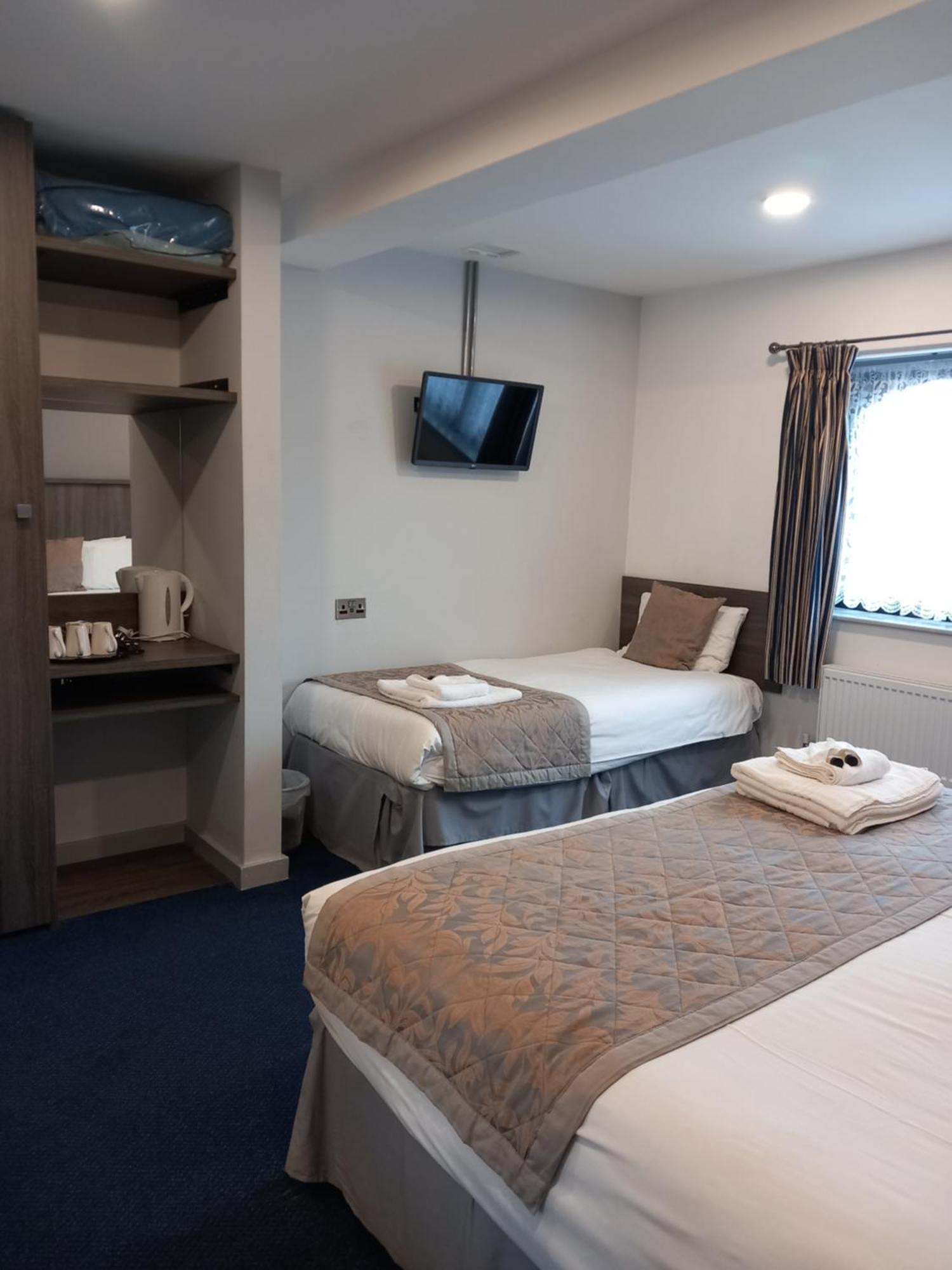 Sandown Park Lodge Esher Eksteriør bilde