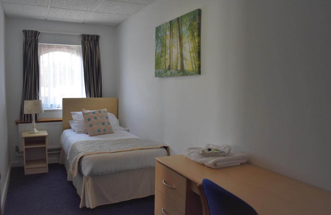 Sandown Park Lodge Esher Eksteriør bilde